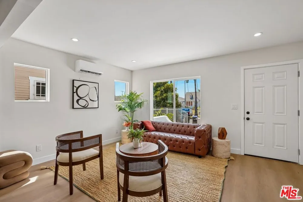 5214 Cimarron Street Los Angeles, CA 90062