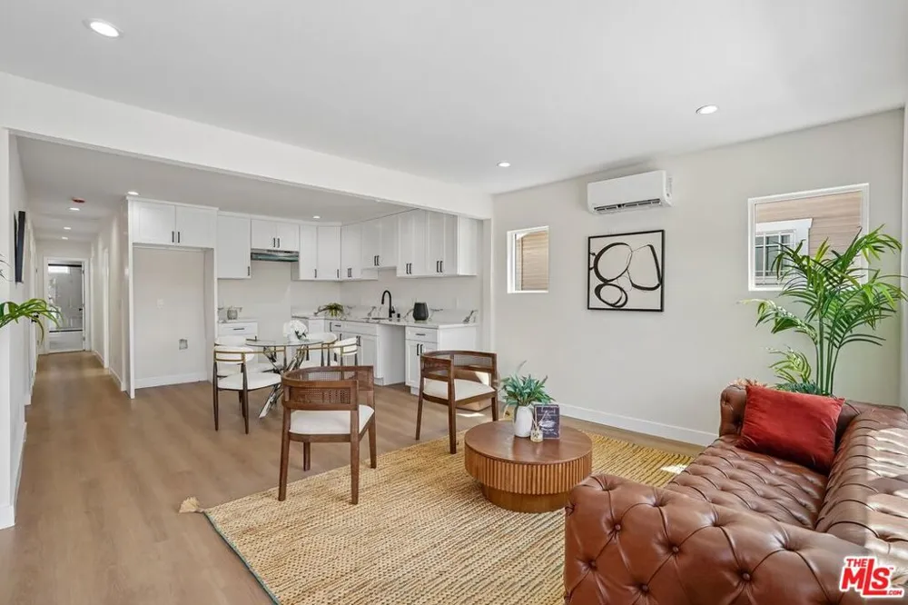 5214 Cimarron Street Los Angeles, CA 90062