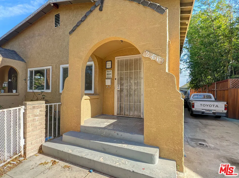 2166 W 29th Place Los Angeles, CA 90018