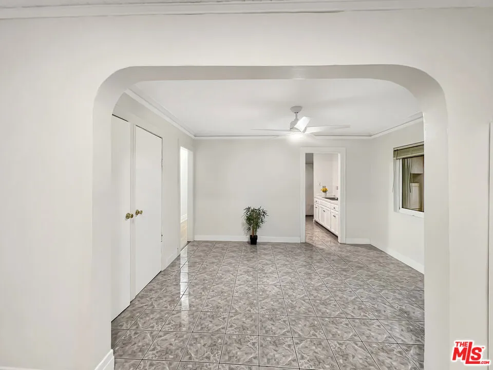 2166 W 29th Place Los Angeles, CA 90018