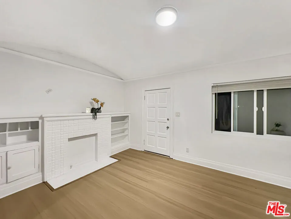 2166 W 29th Place Los Angeles, CA 90018