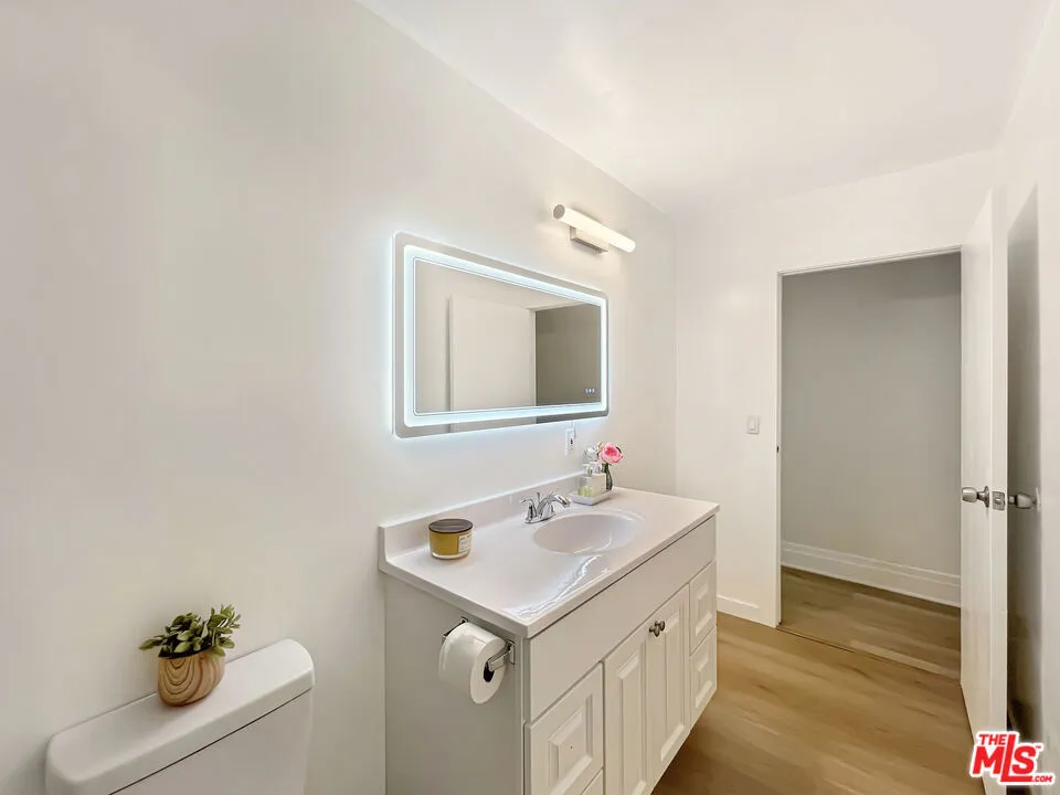2166 W 29th Place Los Angeles, CA 90018
