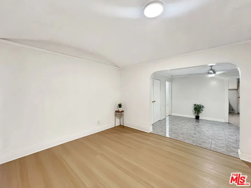 2166 W 29th Place Los Angeles, CA 90018