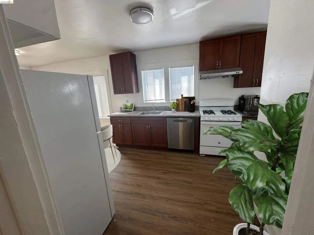 3316 Macarthur Blvd Oakland, CA 94602
