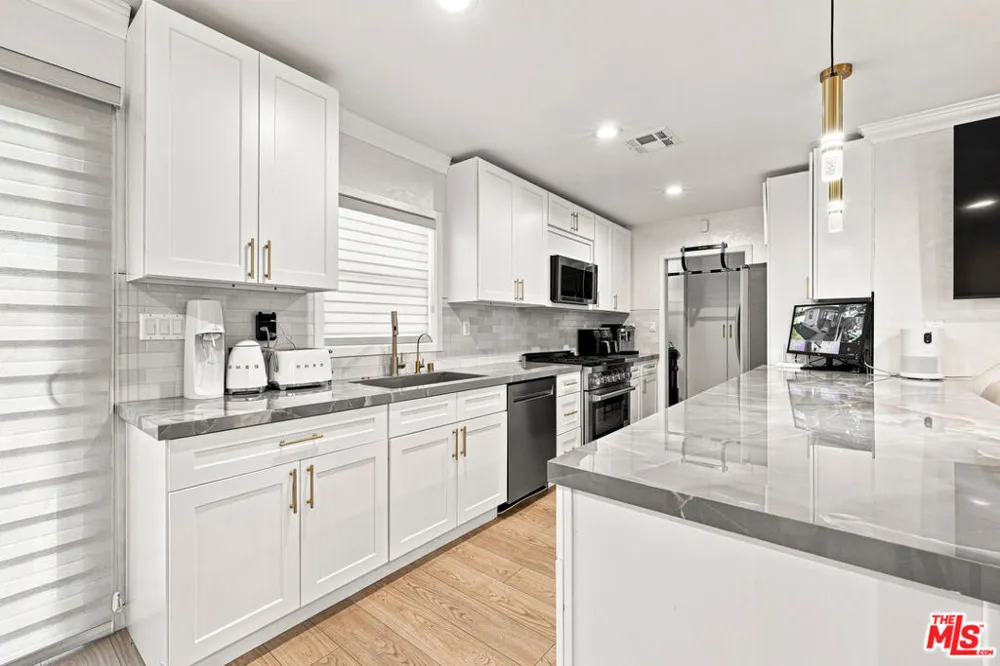 9137 Bartee Avenue Arleta, CA 91331