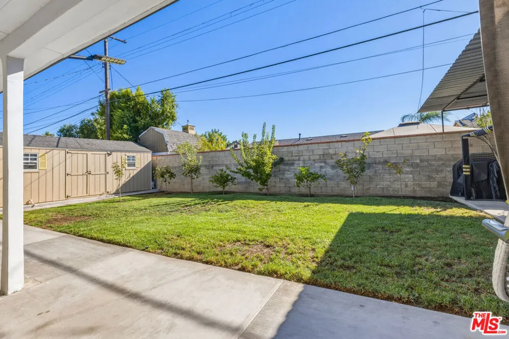 9137 Bartee Avenue Arleta, CA 91331