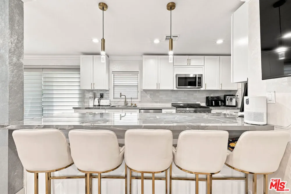 9137 Bartee Avenue Arleta, CA 91331