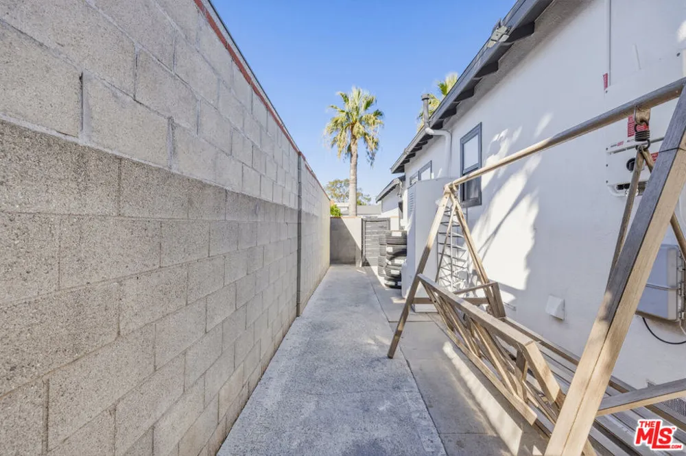 9137 Bartee Avenue Arleta, CA 91331