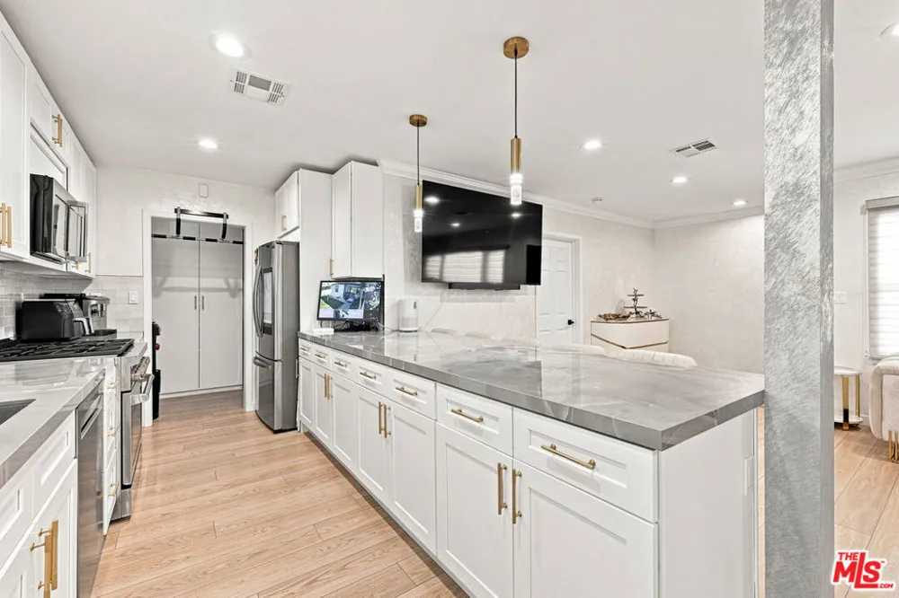 9137 Bartee Avenue Arleta, CA 91331