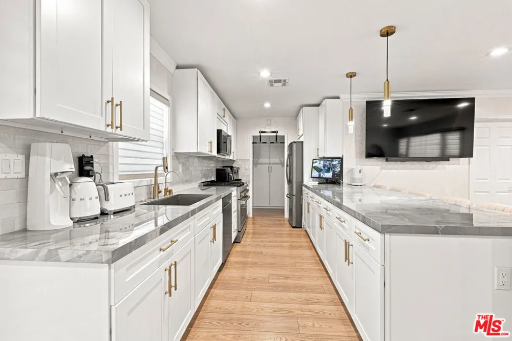 9137 Bartee Avenue Arleta, CA 91331