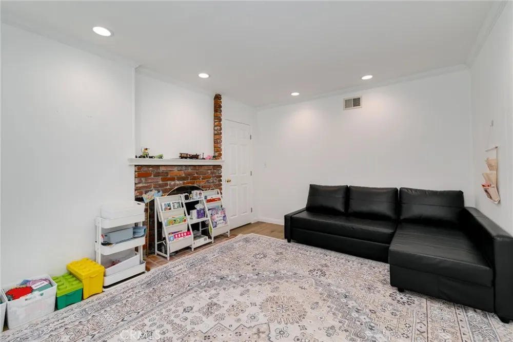717 E Laurel Avenue Glendora, CA 91741