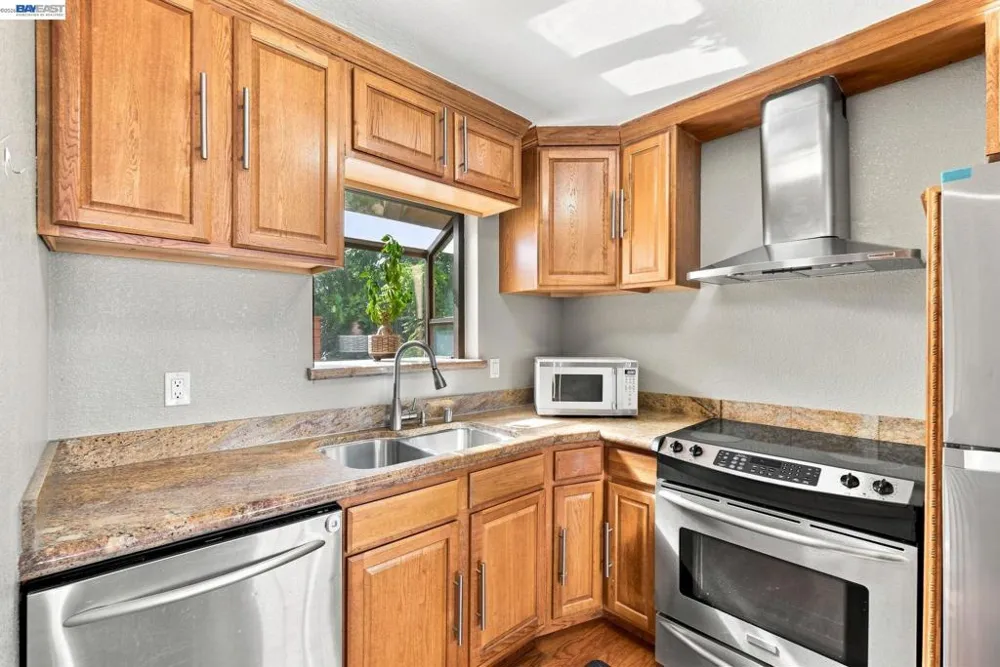 15925 Maubert Ave #6 San Leandro, CA 94578