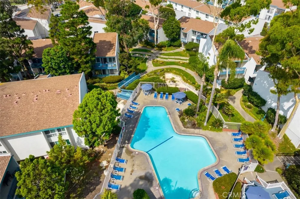 902 Camino Real #204 Redondo Beach, CA 90277