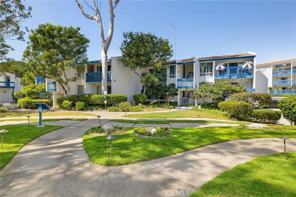 902 Camino Real #204 Redondo Beach, CA 90277