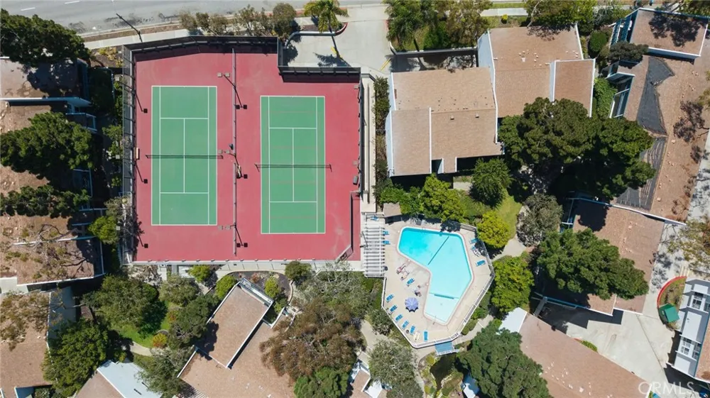 902 Camino Real #204 Redondo Beach, CA 90277