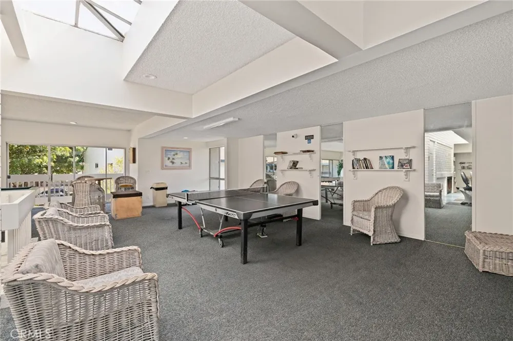902 Camino Real #204 Redondo Beach, CA 90277