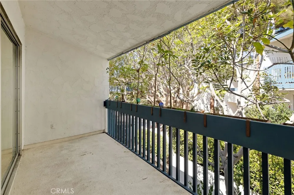 902 Camino Real #204 Redondo Beach, CA 90277