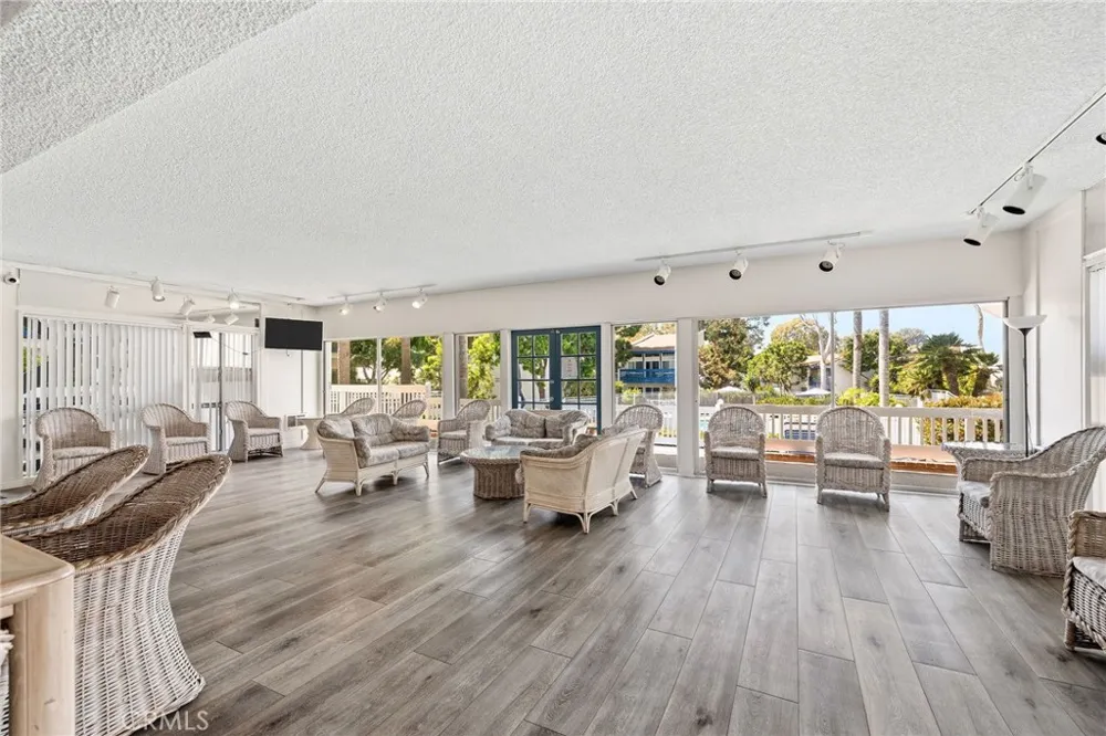 902 Camino Real #204 Redondo Beach, CA 90277