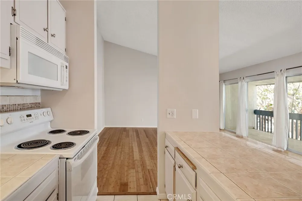 902 Camino Real #204 Redondo Beach, CA 90277