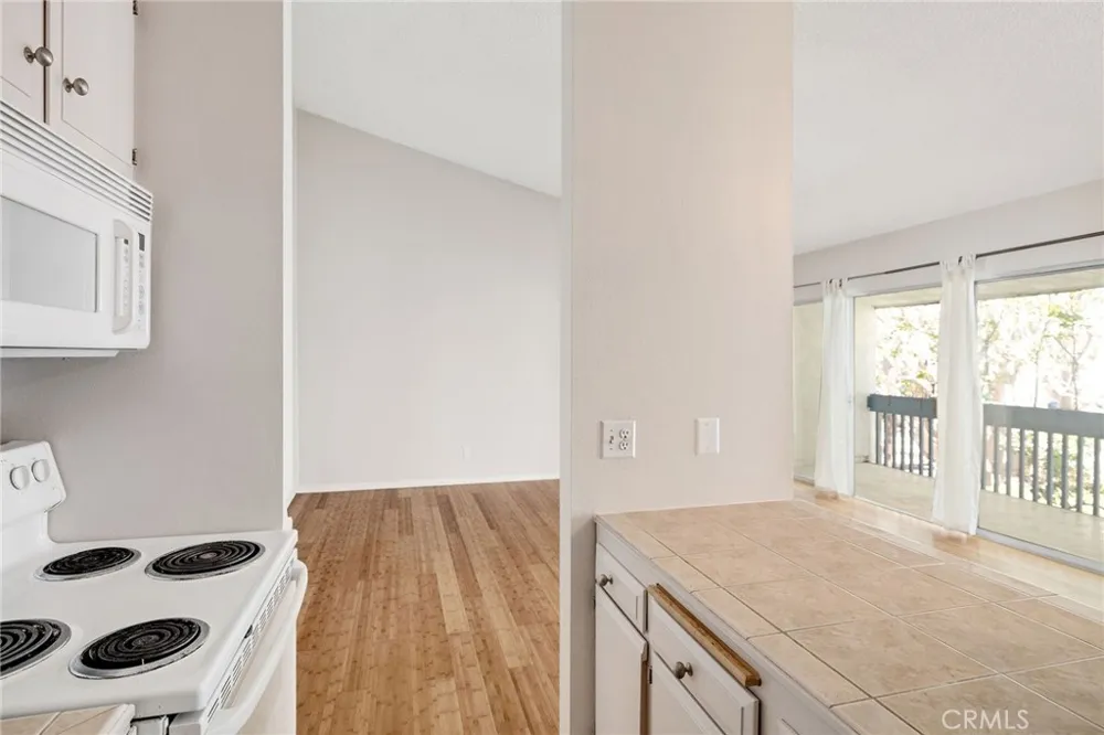 902 Camino Real #204 Redondo Beach, CA 90277