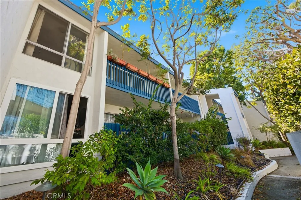 902 Camino Real #204 Redondo Beach, CA 90277