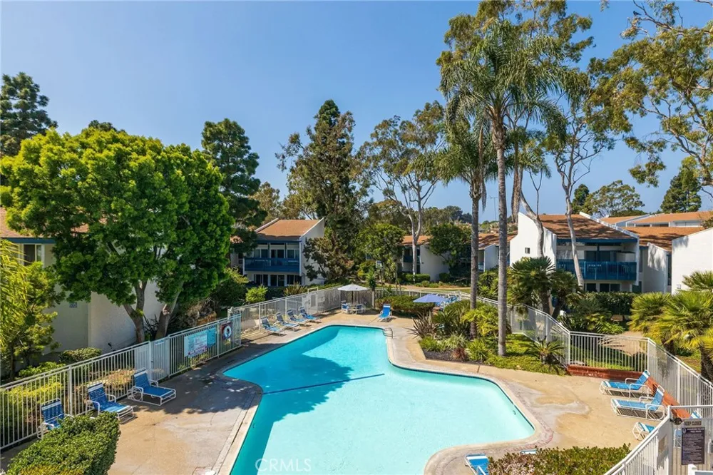 902 Camino Real #204 Redondo Beach, CA 90277