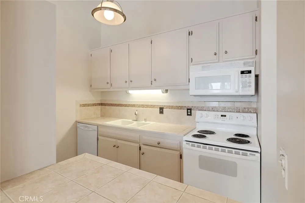 902 Camino Real #204 Redondo Beach, CA 90277