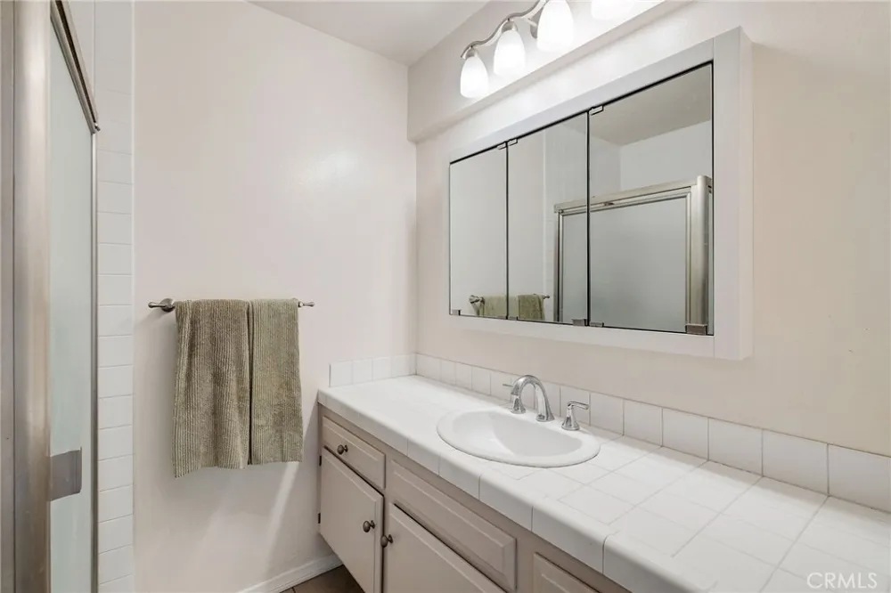 902 Camino Real #204 Redondo Beach, CA 90277