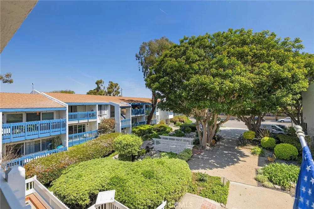 902 Camino Real #204 Redondo Beach, CA 90277