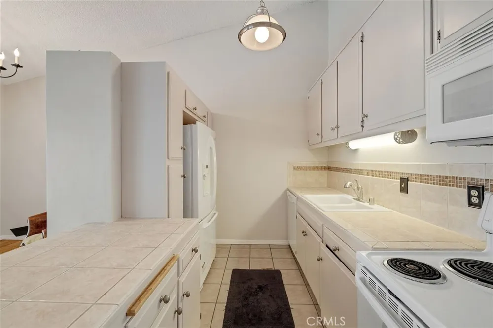 902 Camino Real #204 Redondo Beach, CA 90277