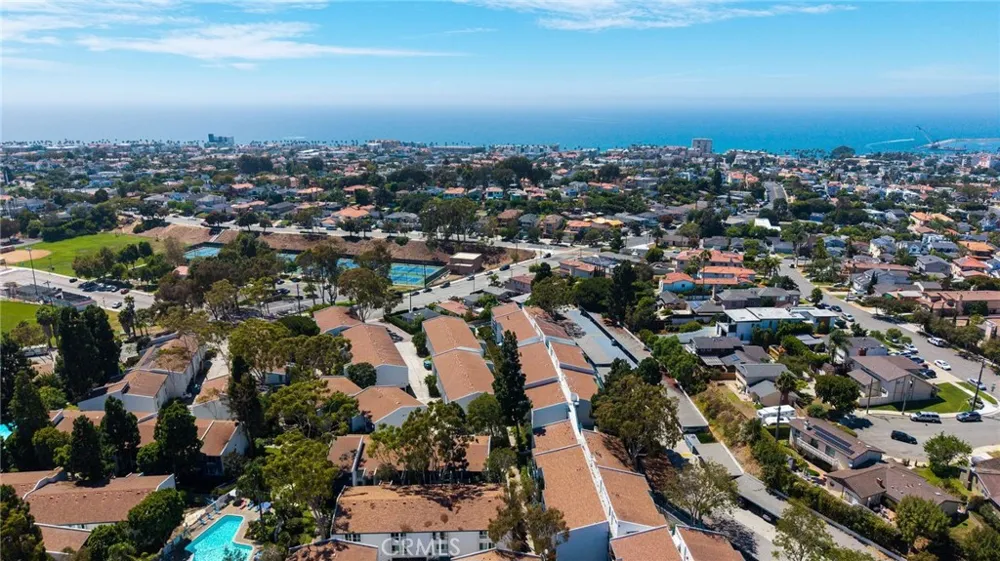 902 Camino Real #204 Redondo Beach, CA 90277
