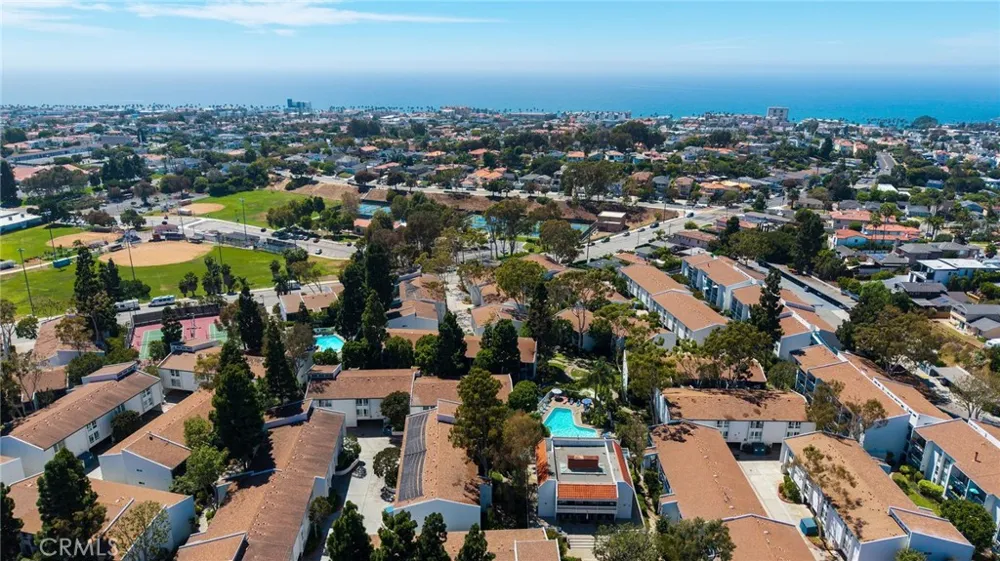 902 Camino Real #204 Redondo Beach, CA 90277
