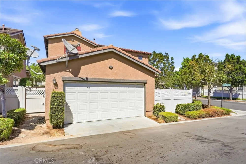 2052 Hessen Fullerton, CA 92833