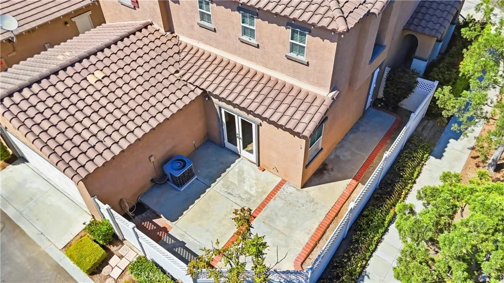2052 Hessen Fullerton, CA 92833