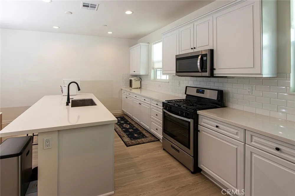 6899 Magnolia Avenue Buena Park, CA 90621