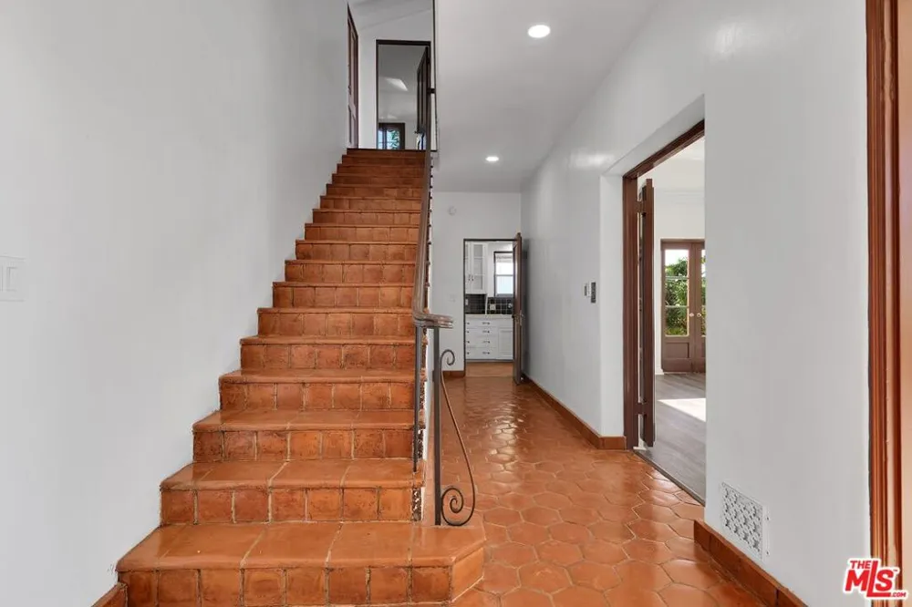 8334 Marmont Lane Los Angeles, CA 90069