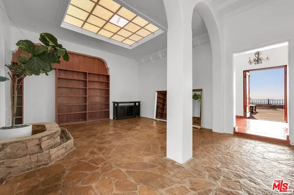 8334 Marmont Lane Los Angeles, CA 90069