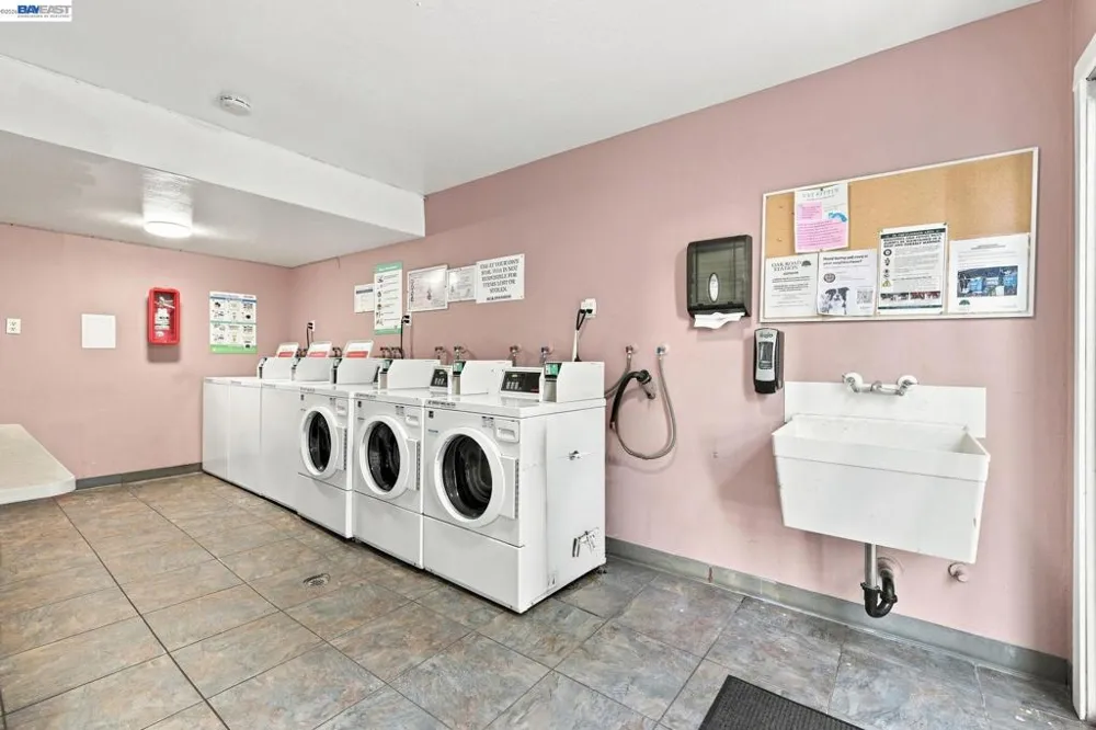 2716 Oak Rd #111 Walnut Creek, CA 94597