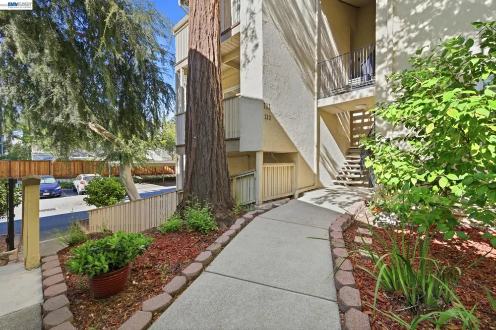 2716 Oak Rd #111 Walnut Creek, CA 94597