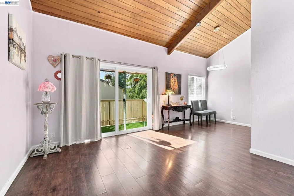 2716 Oak Rd #111 Walnut Creek, CA 94597