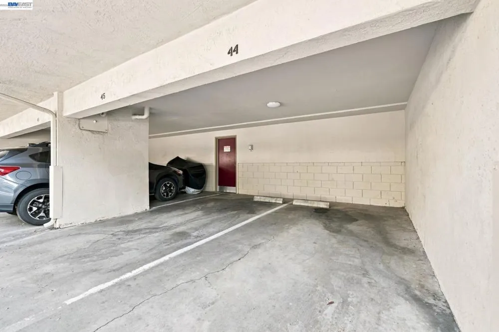 2716 Oak Rd #111 Walnut Creek, CA 94597