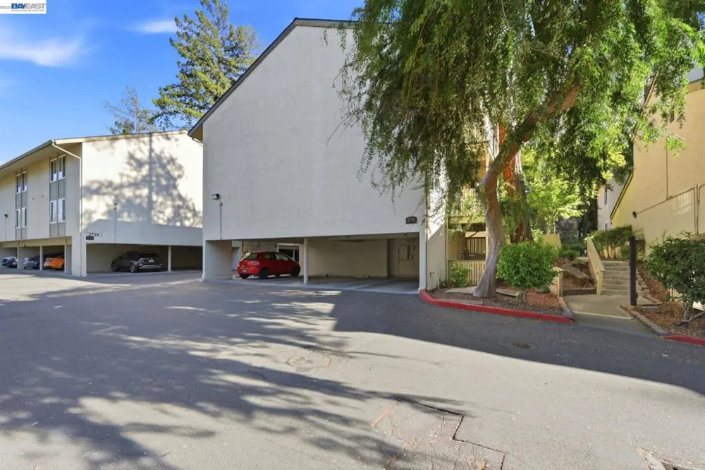 2716 Oak Rd #111 Walnut Creek, CA 94597