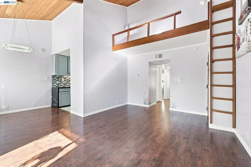 2716 Oak Rd #111 Walnut Creek, CA 94597