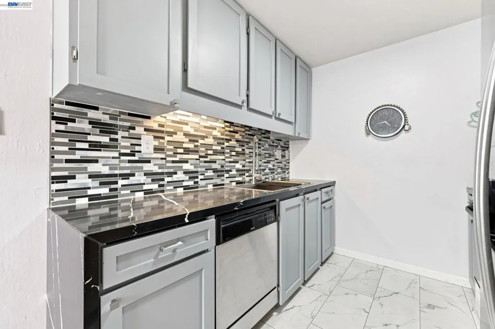2716 Oak Rd #111 Walnut Creek, CA 94597