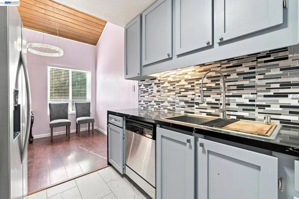 2716 Oak Rd #111 Walnut Creek, CA 94597