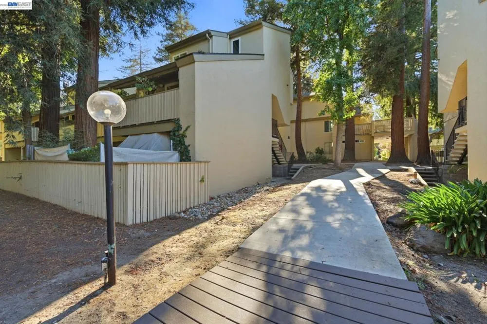 2716 Oak Rd #111 Walnut Creek, CA 94597