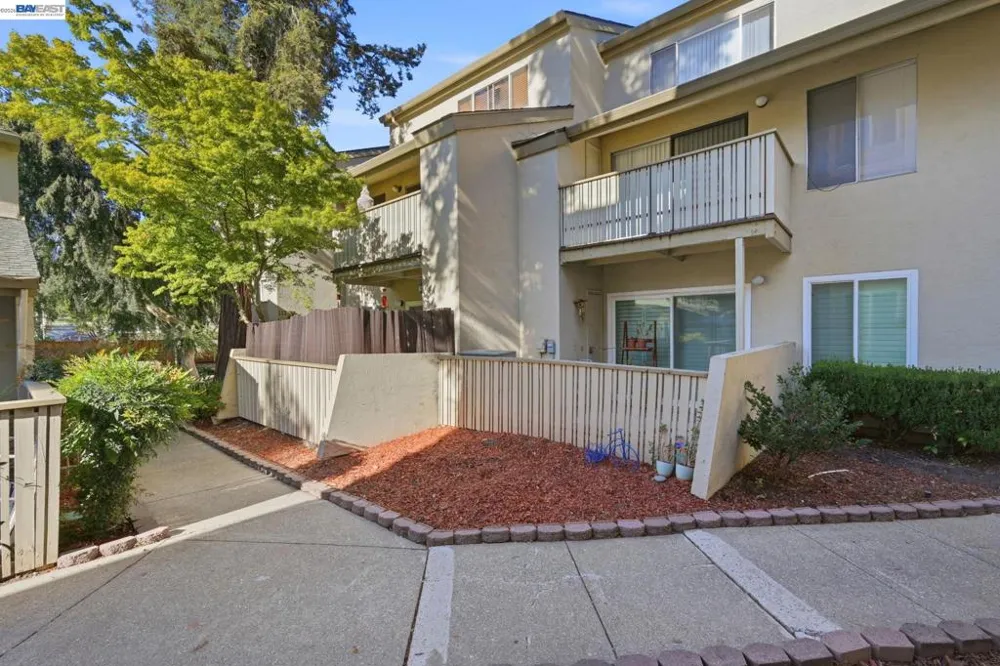 2716 Oak Rd #111 Walnut Creek, CA 94597