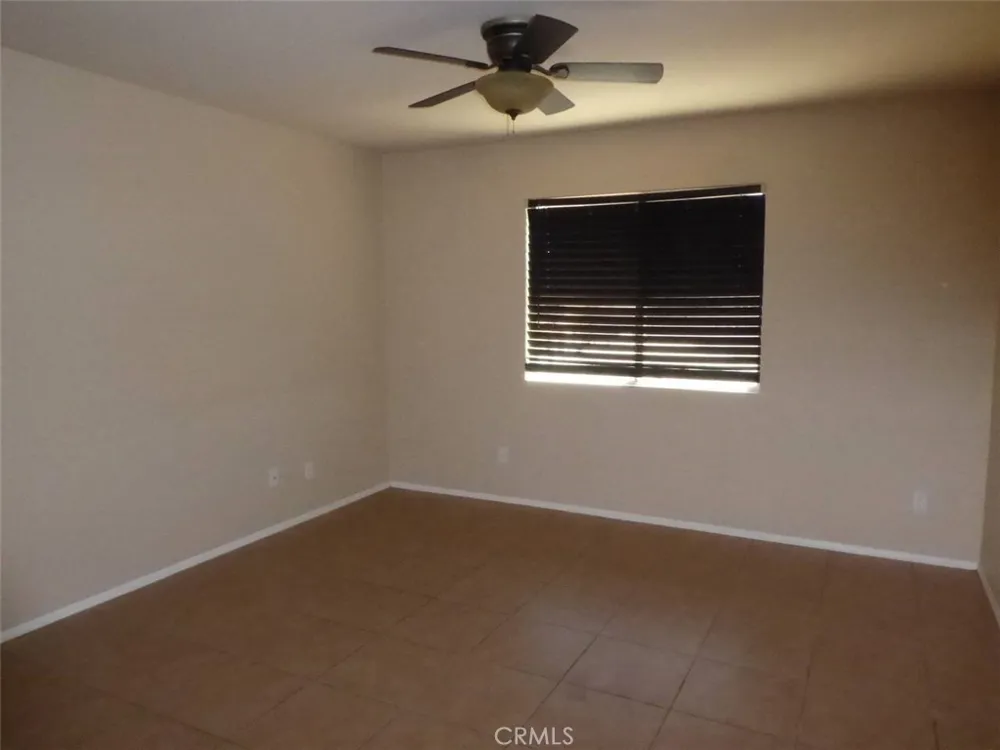 8906 Gentian Hesperia, CA 92344