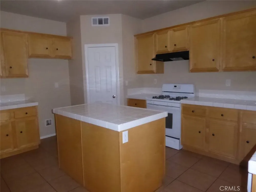 8906 Gentian Hesperia, CA 92344