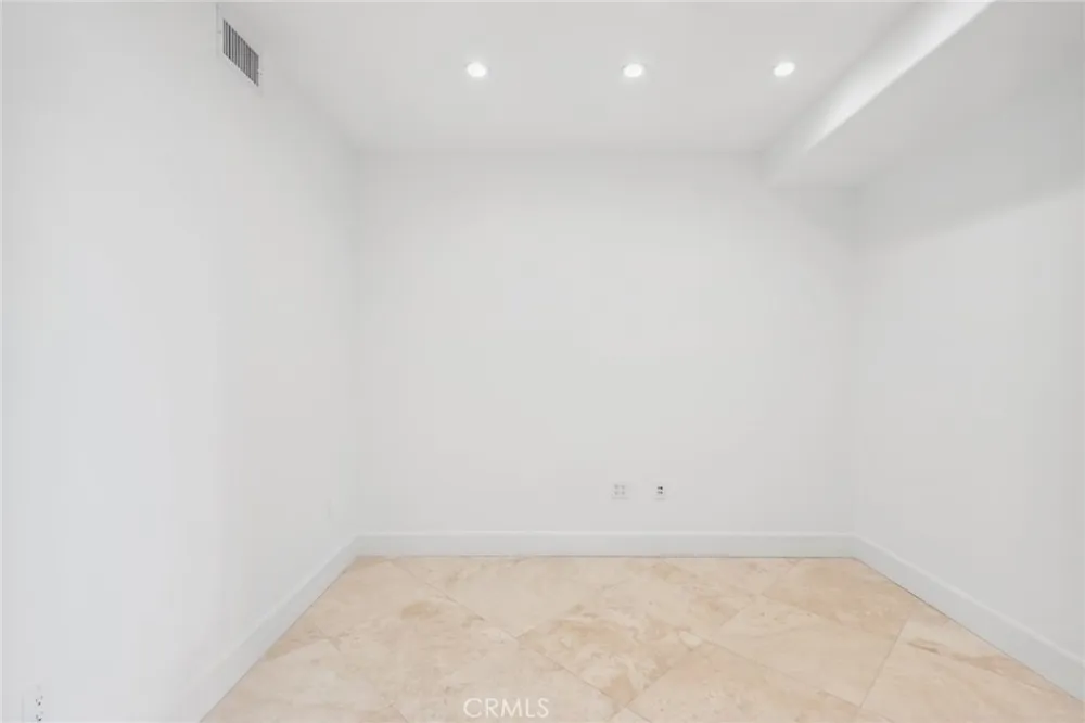 5064 Scholarship Irvine, CA 92612